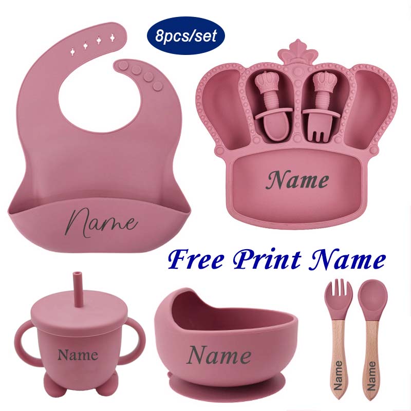 Baby Food Utensils - จานให้อาหารเด็กทารกพิมพ์ชื่อเฉพาะอุปกรณ์บนโต๊ะอาหารทำจากซิลิโคนช้อนทรงมงกุฎสำหรับเด็กของขวัญเด็กแรกเกิดภาชนะอาหารเย็นสำหรับเด็ก